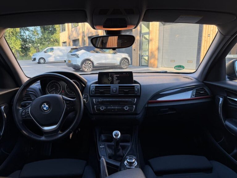BMW 116i Sport Line interieur met iDrive-controller